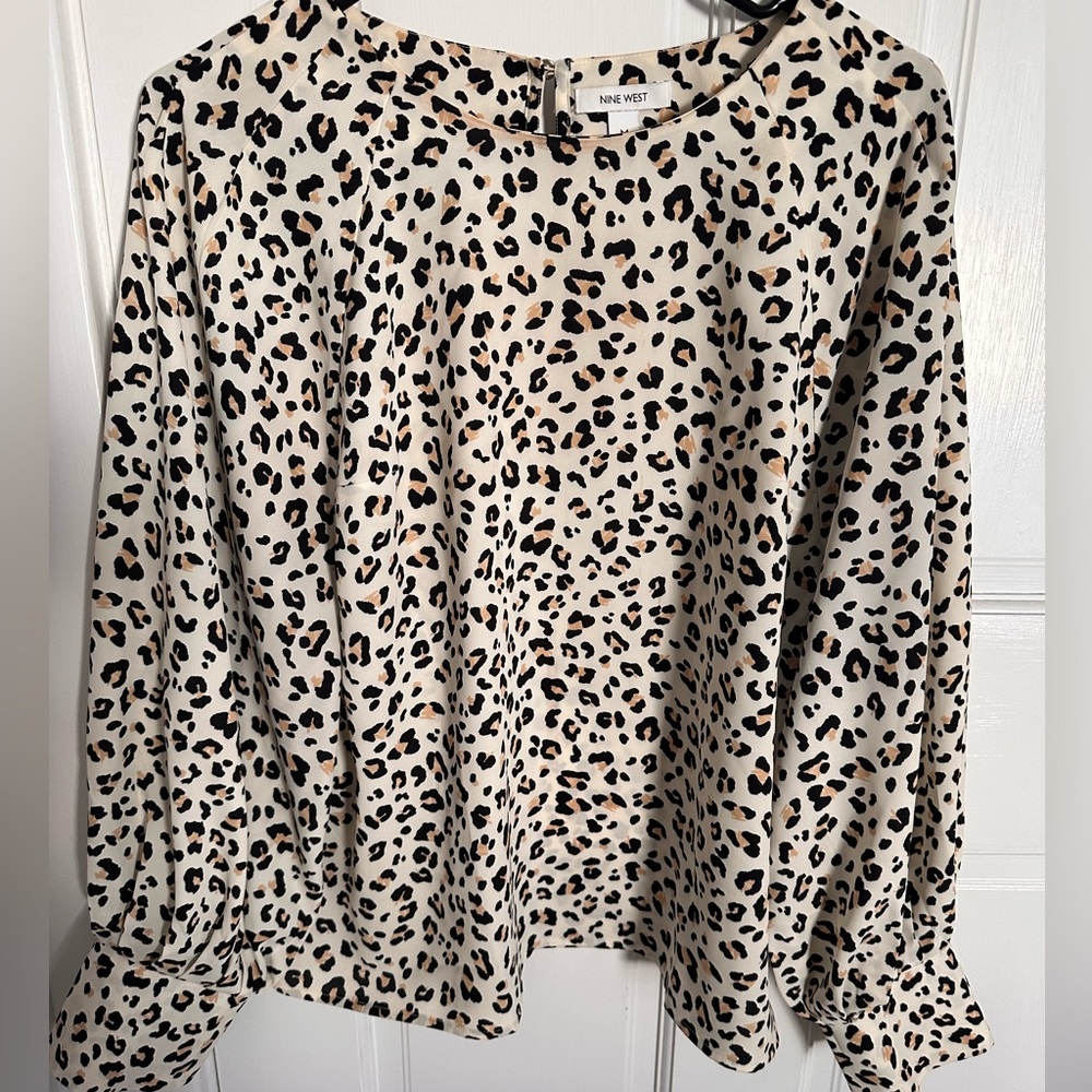 WOMEN’S NINE WEST LEOPARD PRINT BLOUSE - SIZE M
